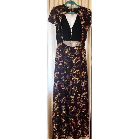 Beautiful open back flower maxi dress - Picture 3 of 5